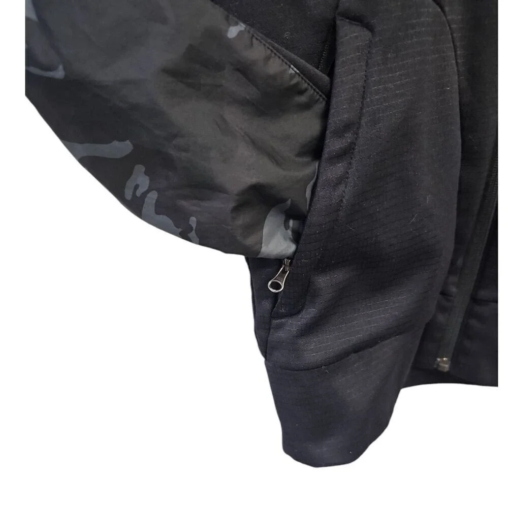 The North Face Men's Lightweight JacketBlack half Camo Men's‎ S